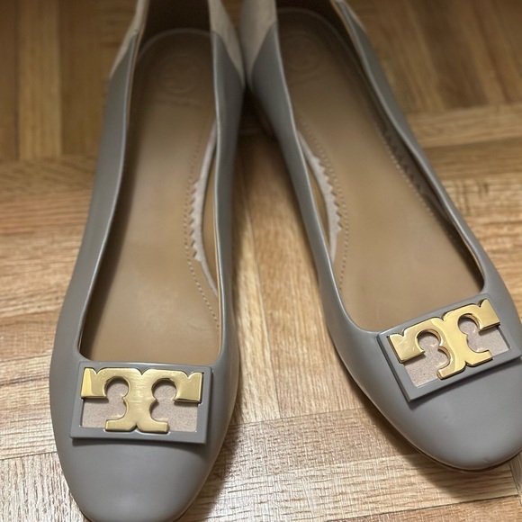 SOLD- TORY BURCH - Gigi Rounded-Toe Flat - Picture 4 of 7